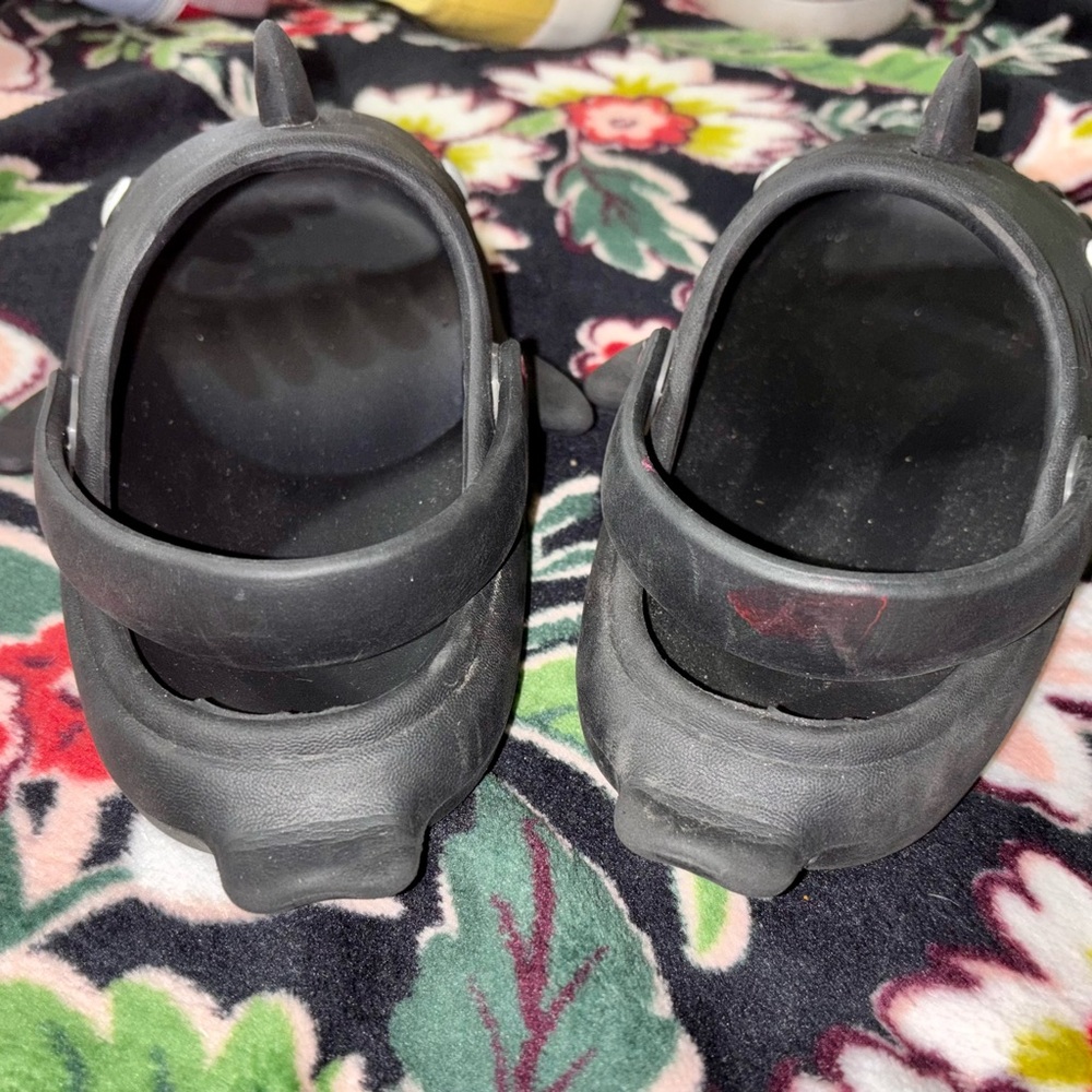 Kids Size 11/12 Black Shark Slippers Shoes Unisex Slip-On Sandals Slides Clogs - Picture 3 of 9